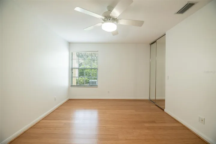 Guest bedroom.