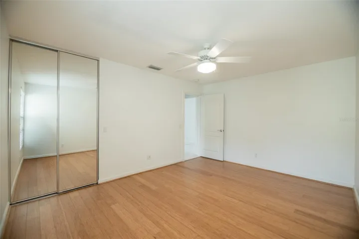 Guest bedroom.