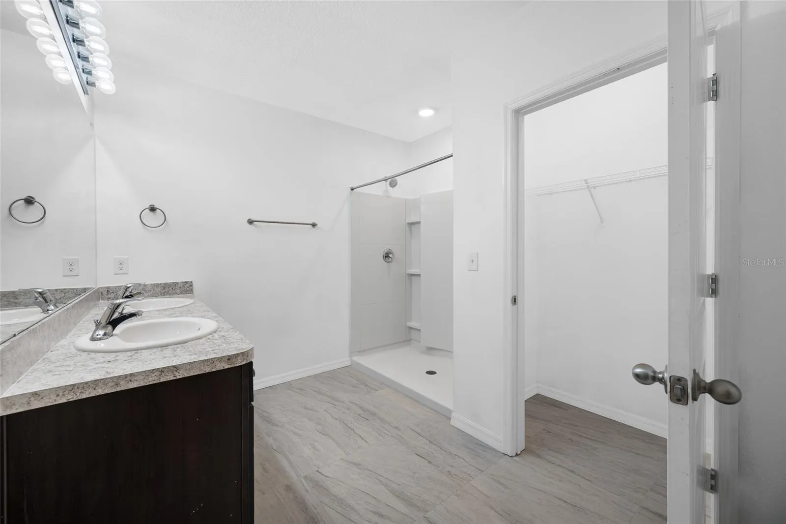 Walk-in shower and additional Closet