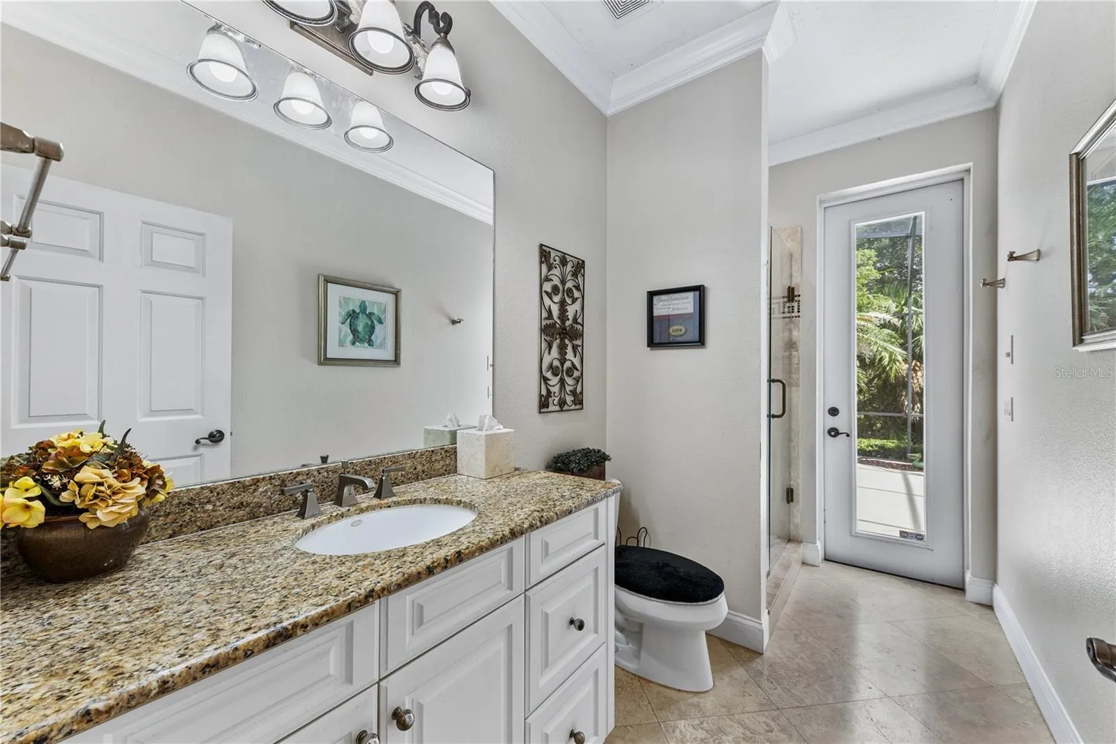 BATHROOM 2 W POOL ACCESS