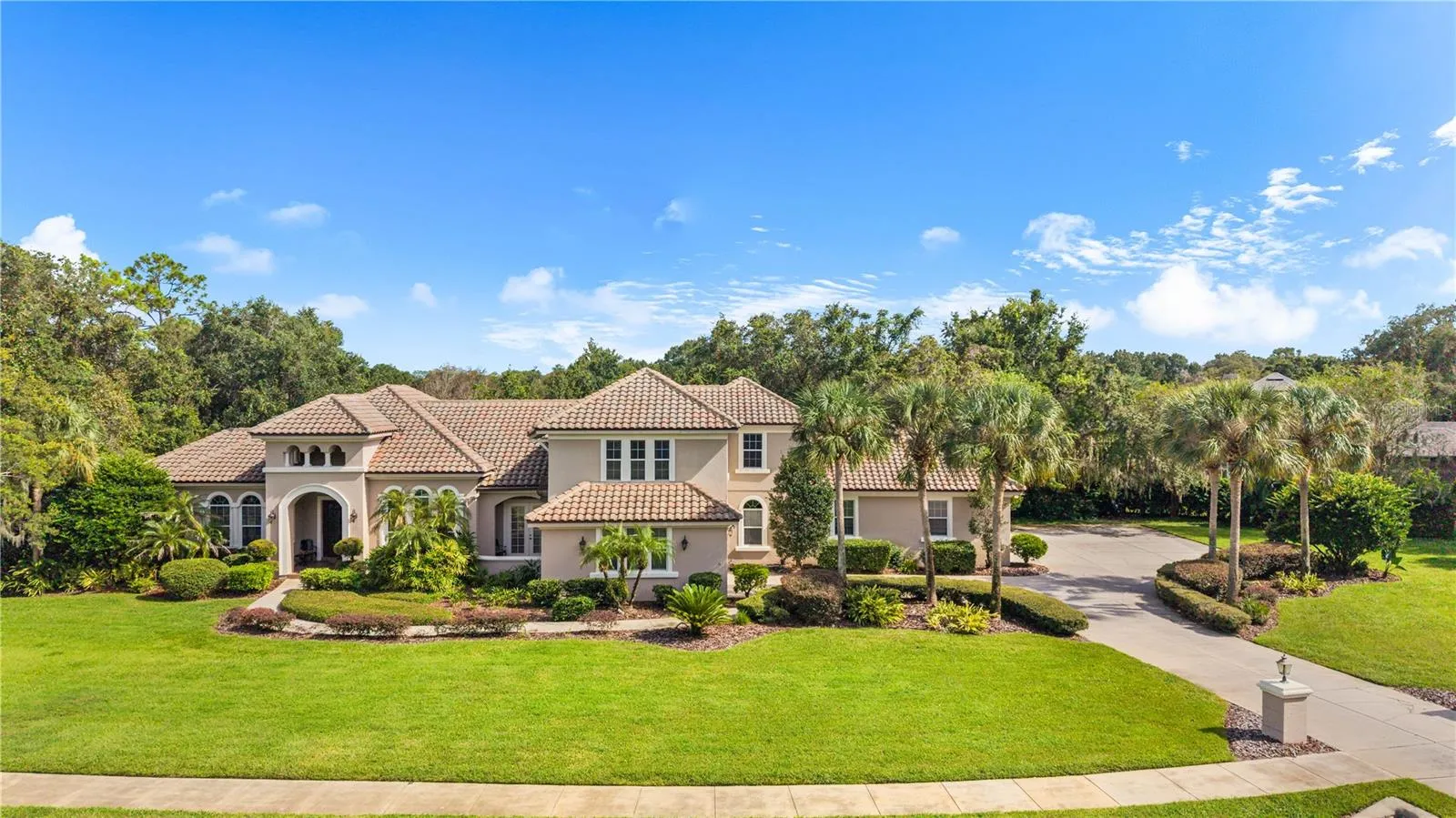 FULL VIEW W SIDEWALKS AND DRIVEWAY