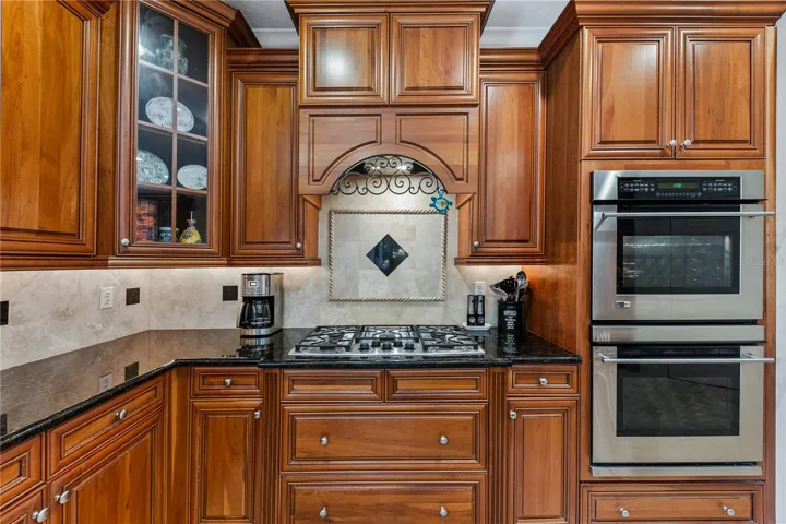 KITCHEN CABINETS DOUBLE BUILT IN OVEN