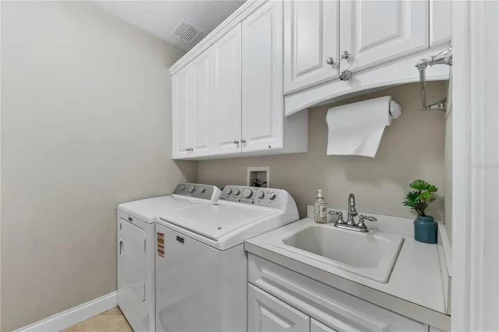 LAUNDRY ROOM