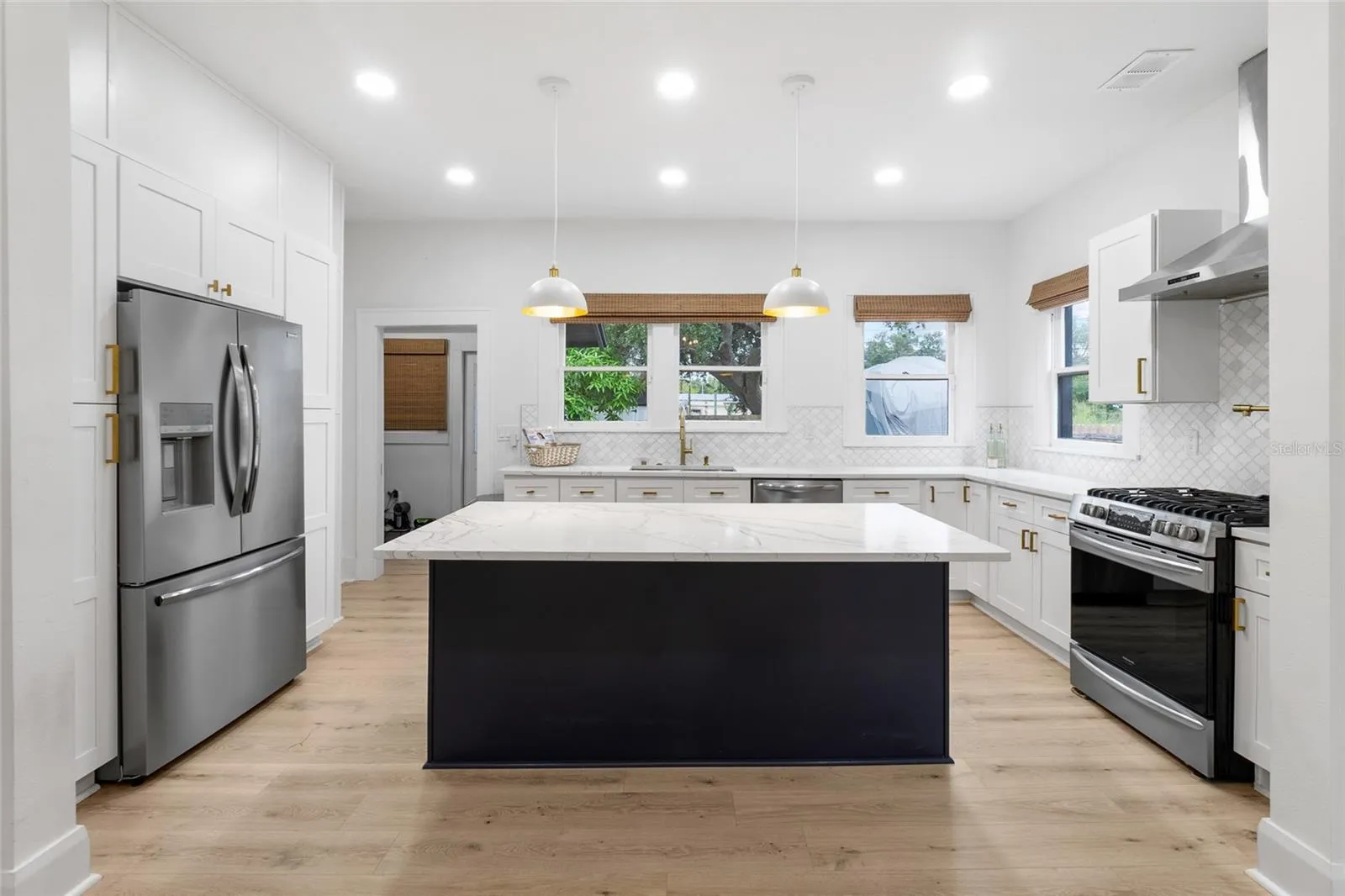 Kitchen Island with seating!