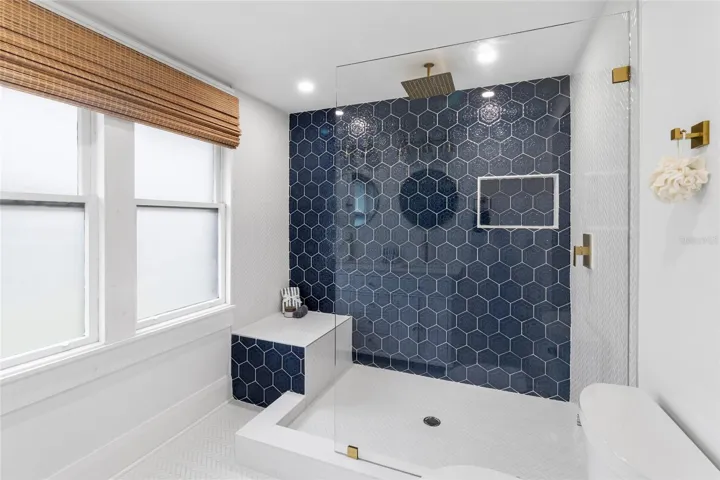 Tres chic primary bath!