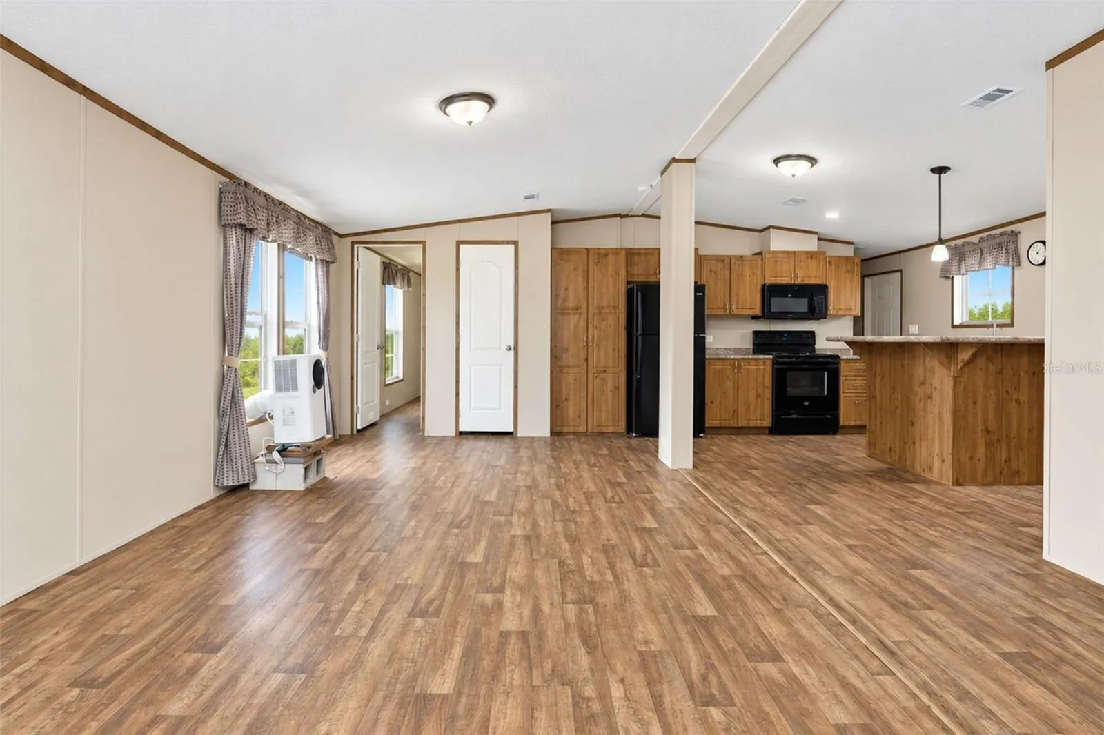 Living/dining area