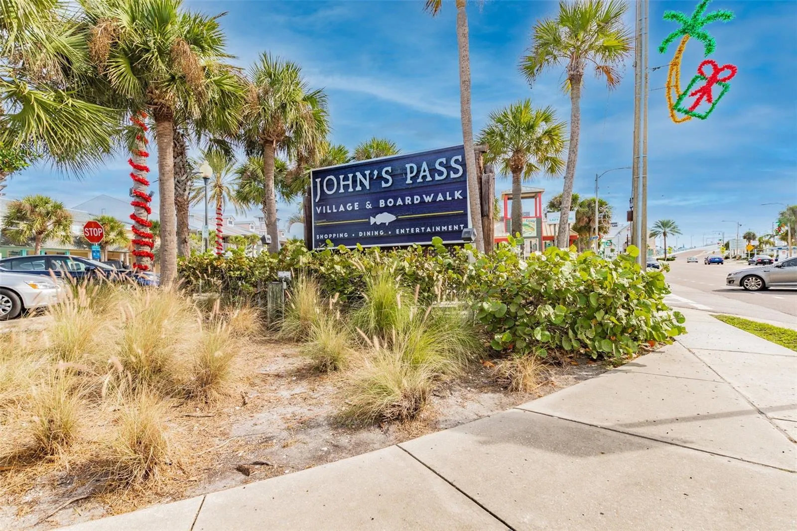 Minutes to John's Pass Shops , Restaurants and Entertainment