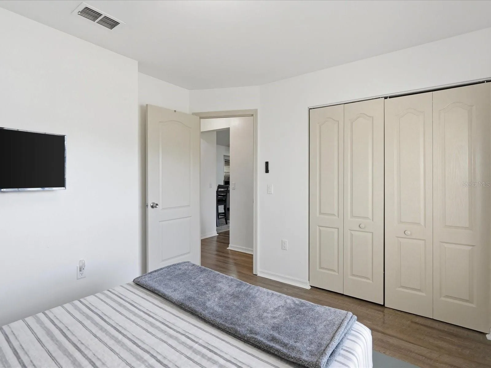 Guest bedroom #1