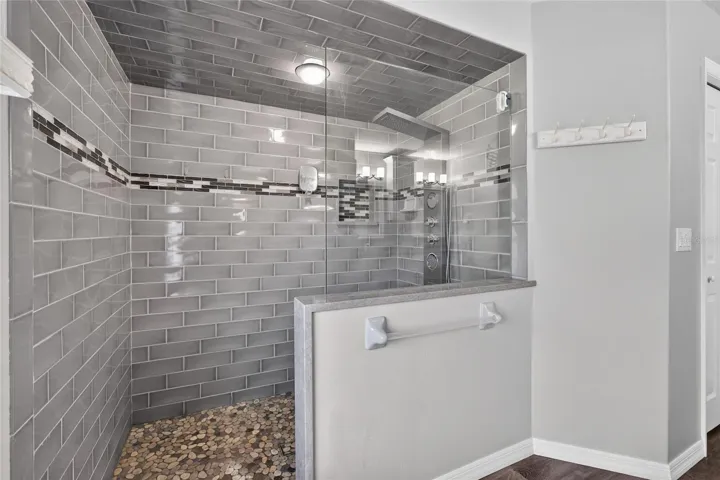 Primary shower
