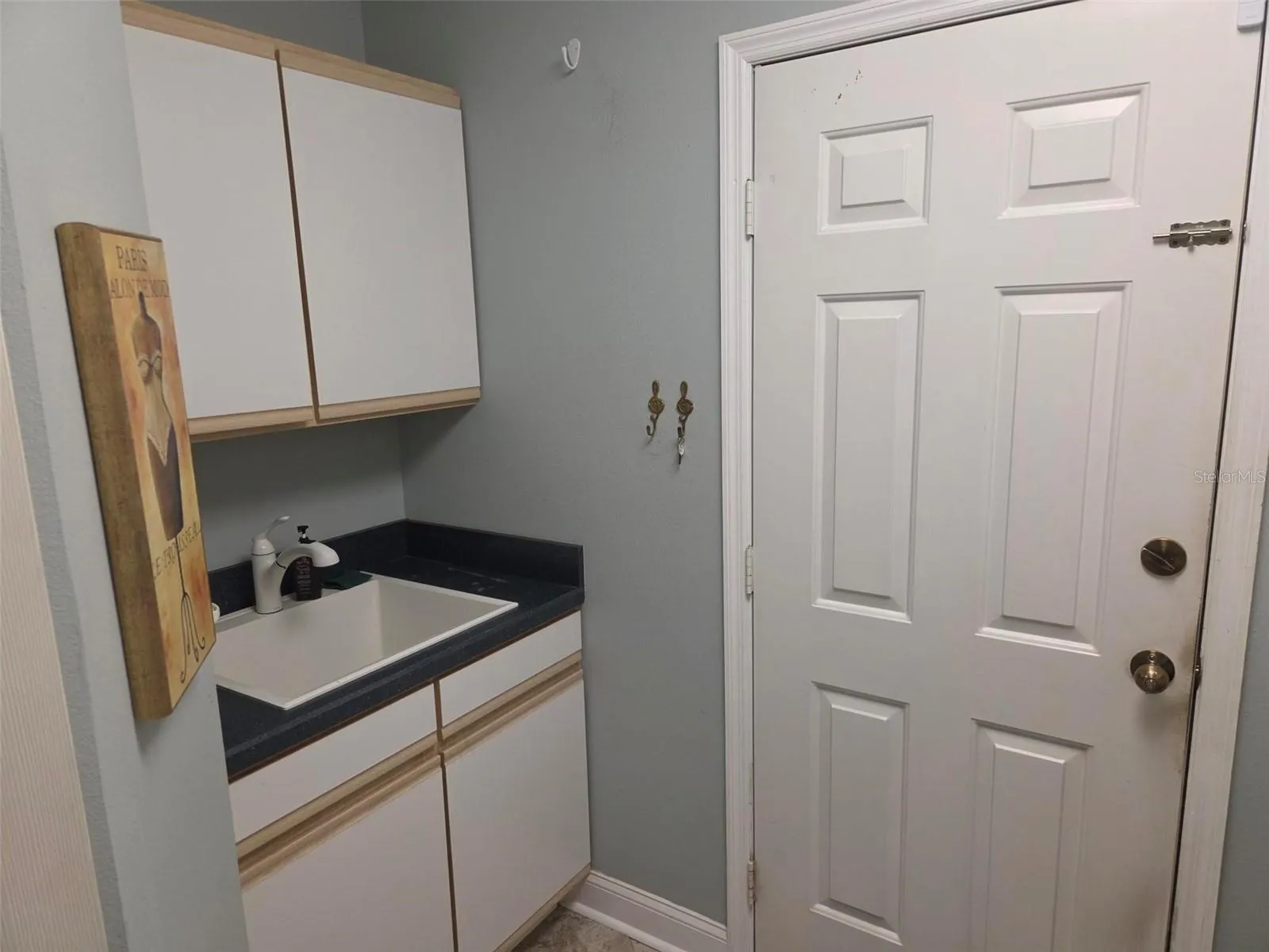 LAUNDRY MAIN FLOOR