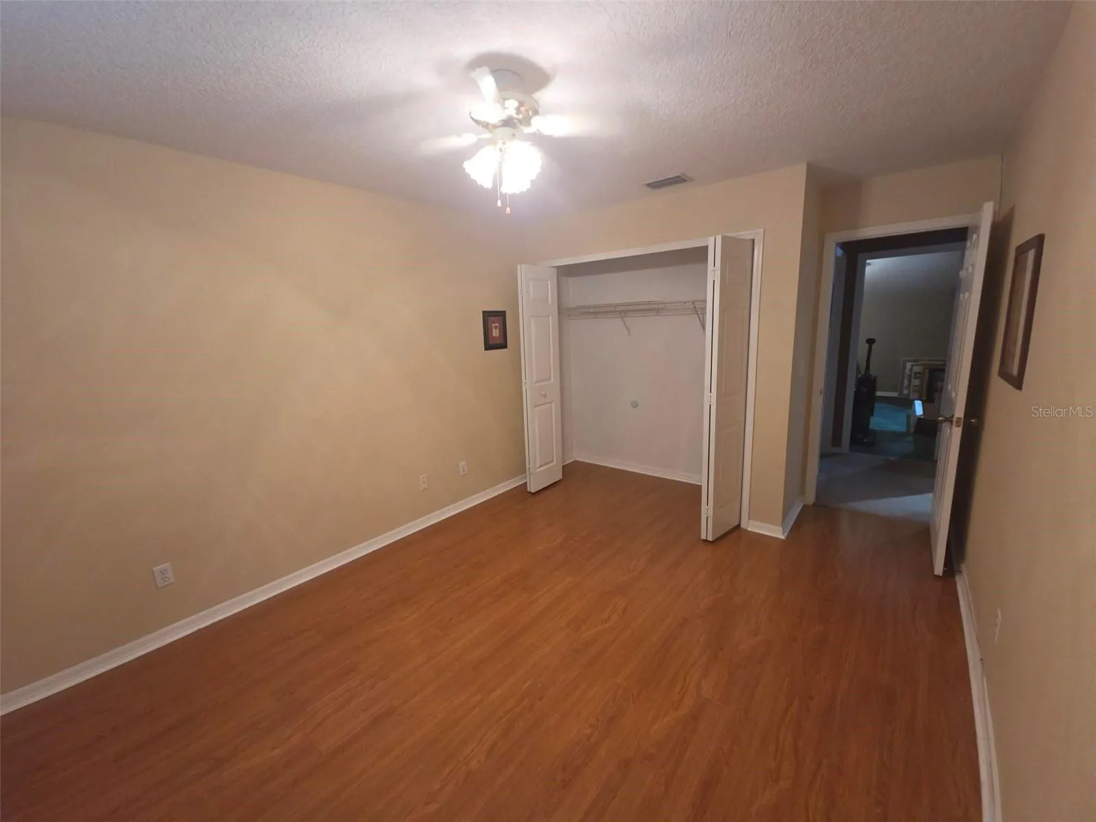 2ND BEDROOM UPSTAIRS