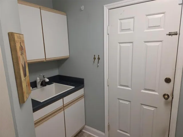 LAUNDRY MAIN FLOOR