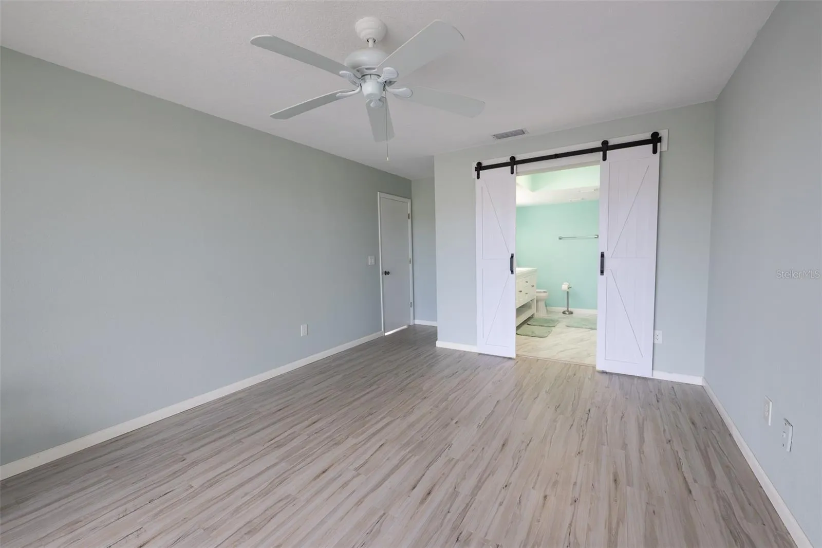Primary Bedroom en suite