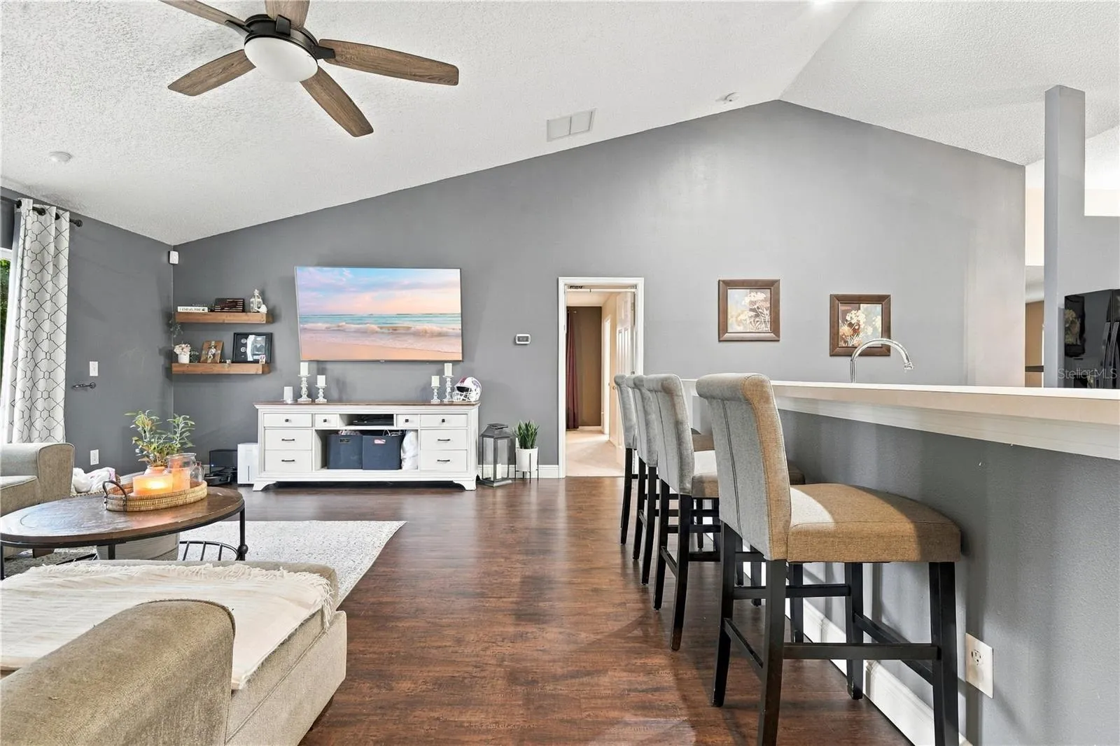 Family room/Kitchen combo