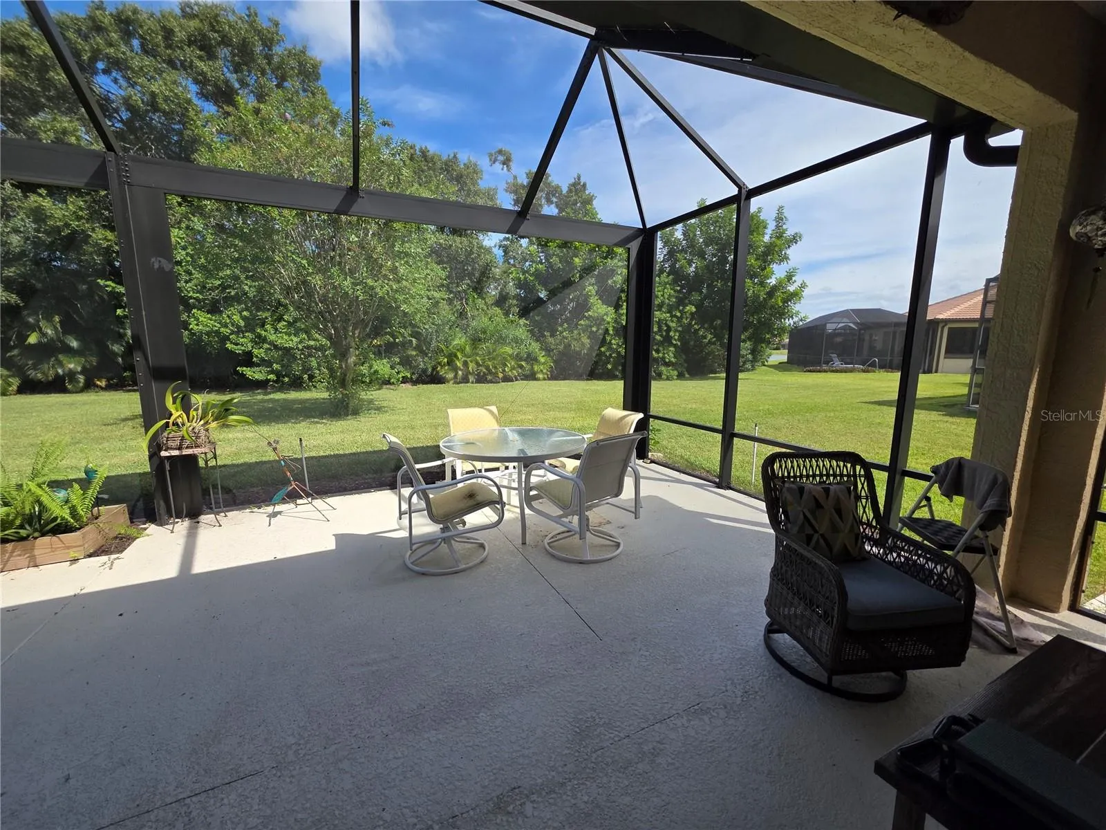 Lanai, private, peaceful and a lovely location to sit and enjoy