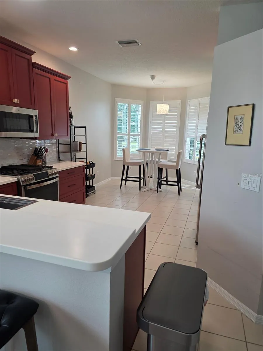 Kitchen with high-top