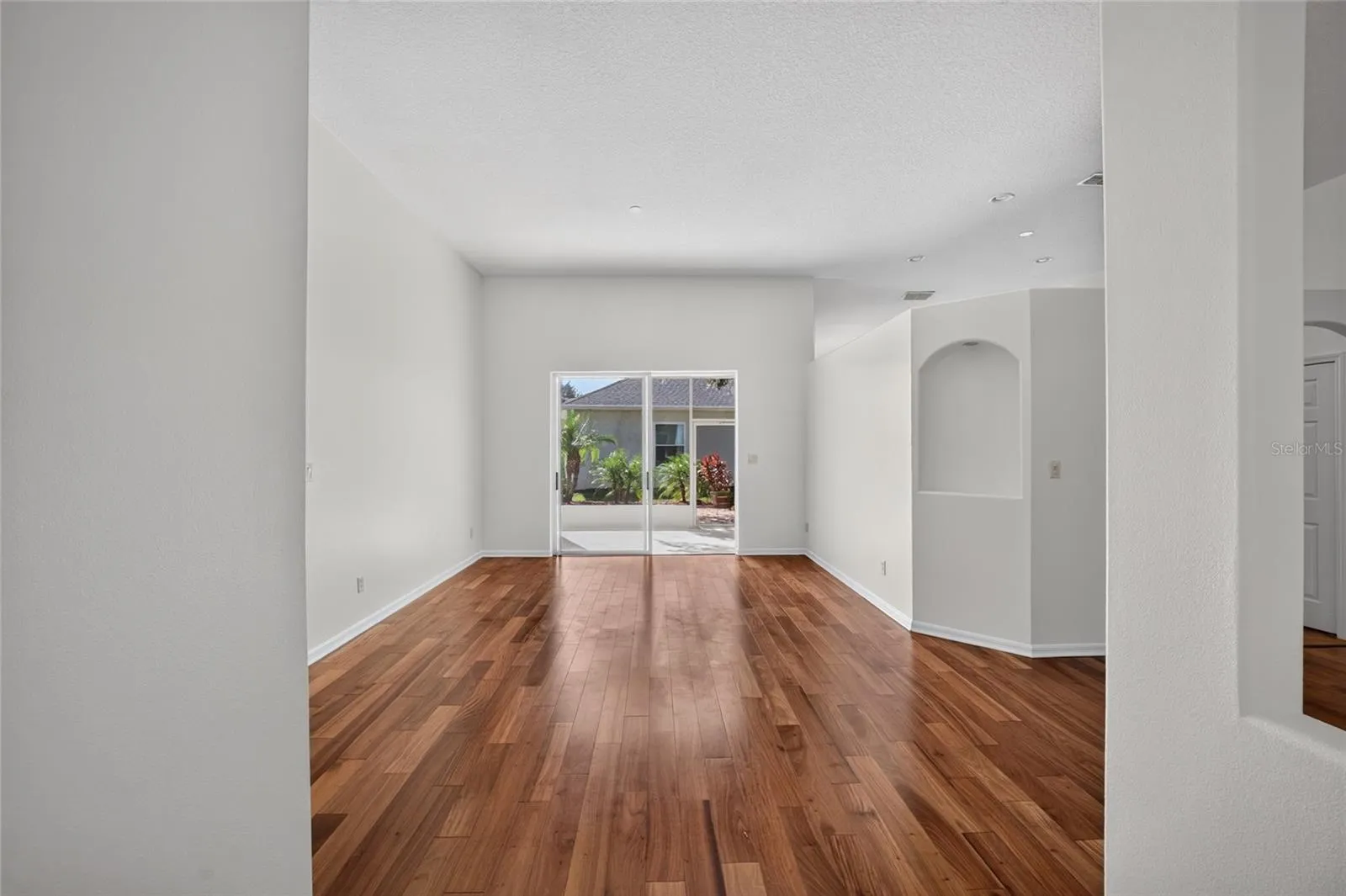 ENTRYWAY AND LIVINGROOM