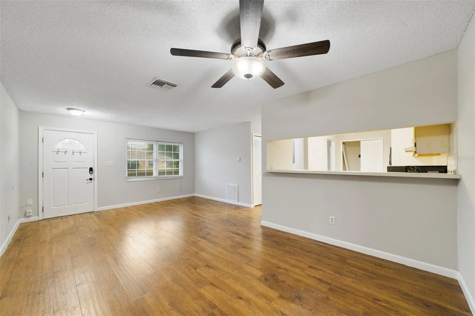 Foyer Dining Room / living Room