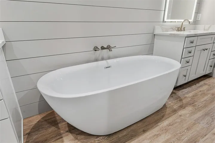 Primary spa tub