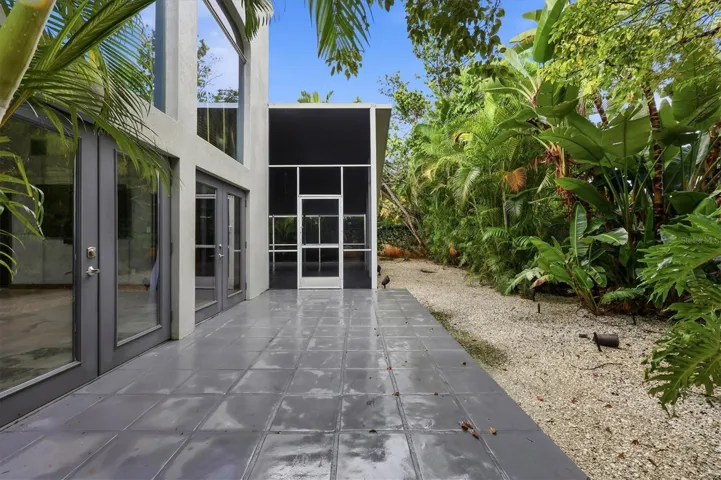 Side Yard Patio