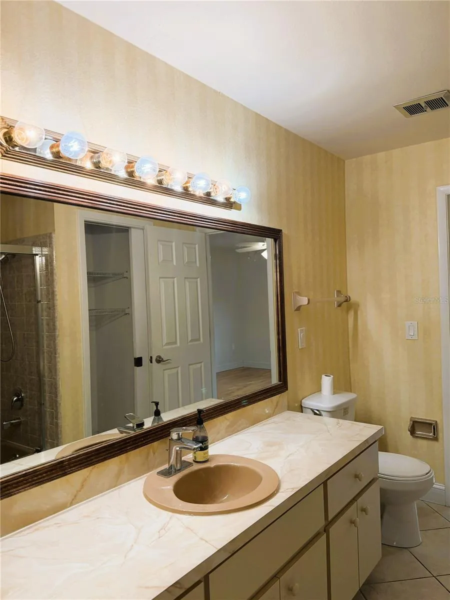 2nd bath has 2 entrances