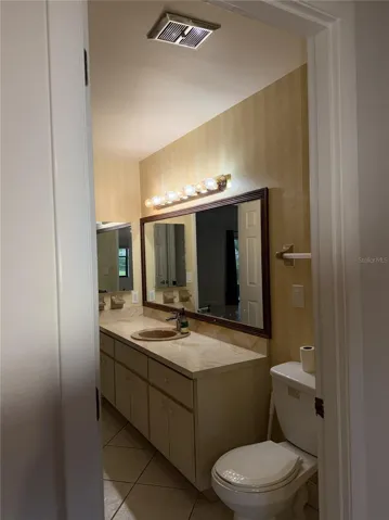 2nd bdrm has entrance from bedroom to bath