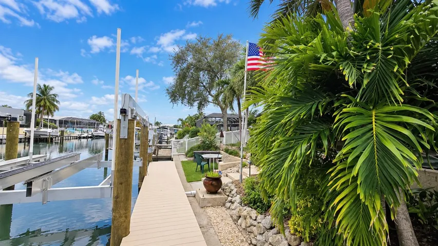 85 FOOT WATER FRONTAGE New 30 foot Composite Dock
