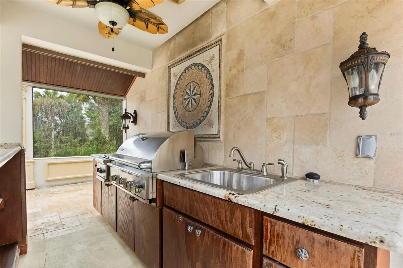 Outdoor Kitchen