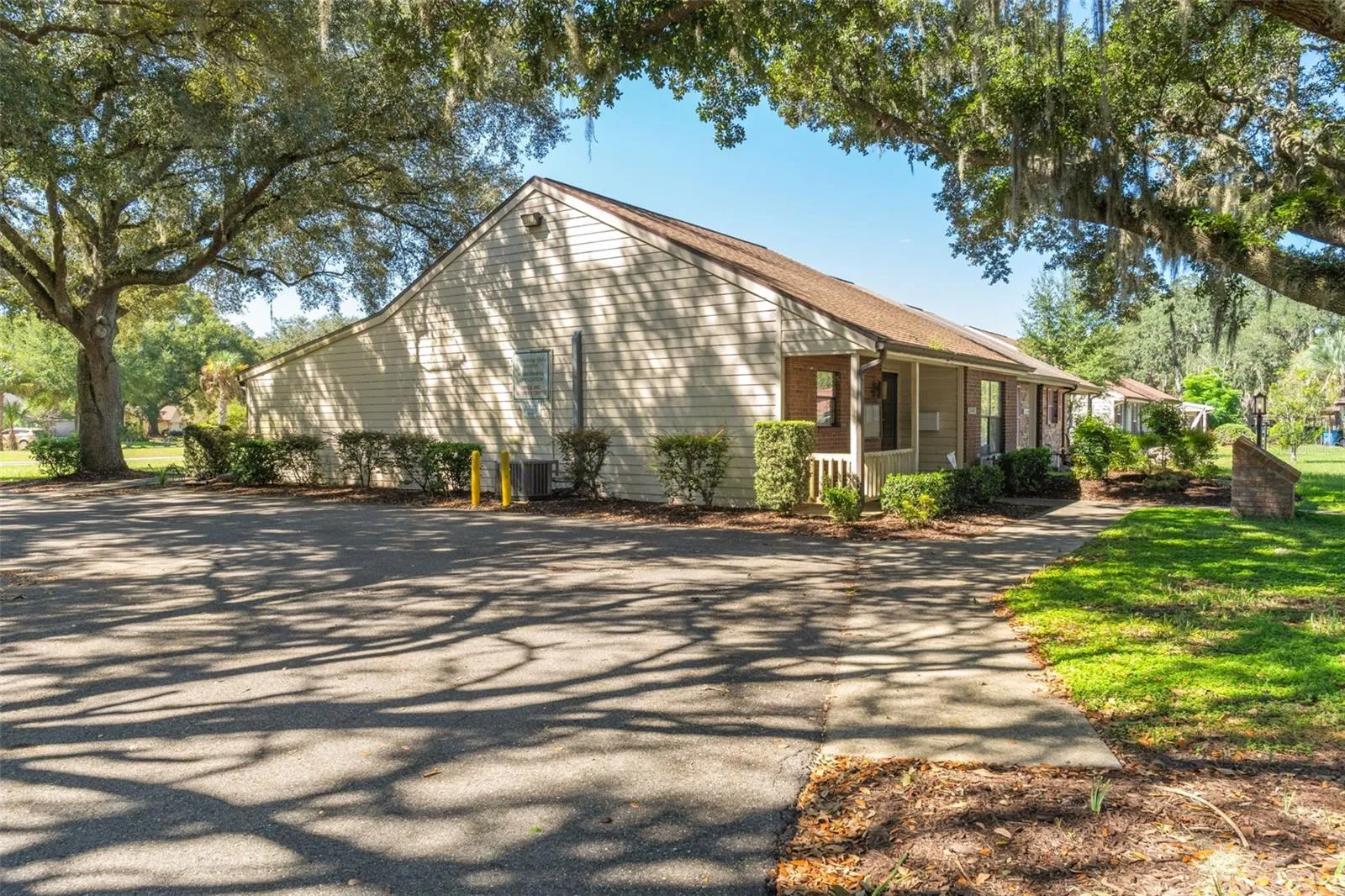 HOA Villa Parking Lot