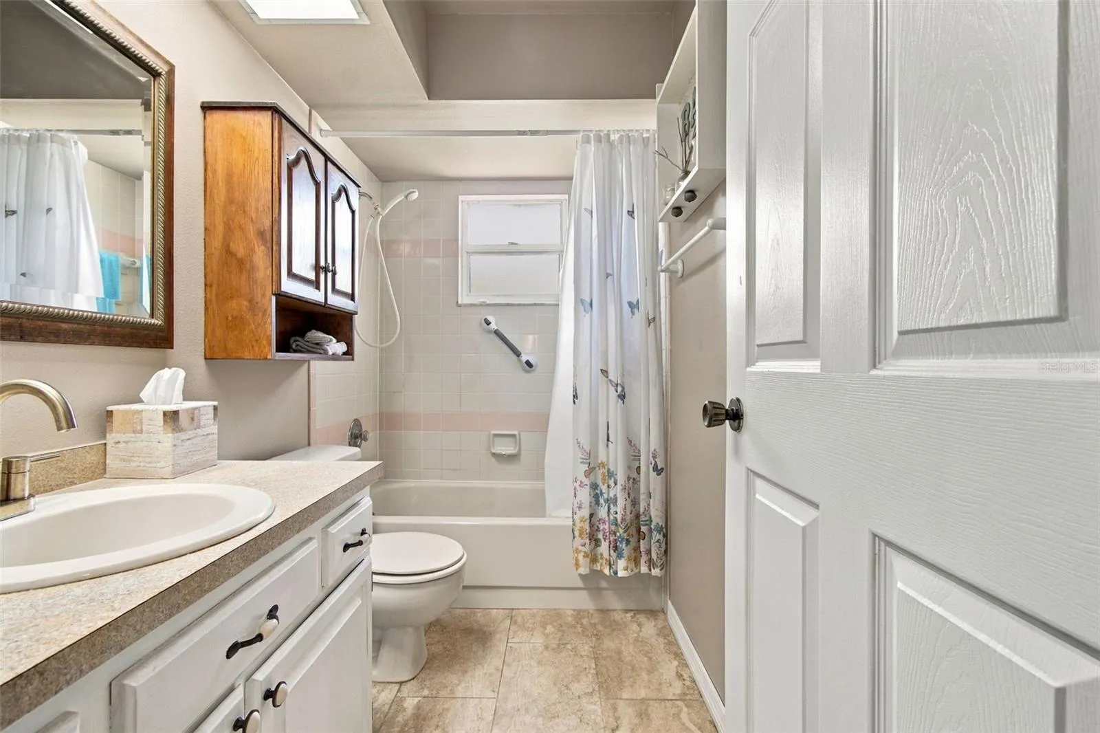 Guest bath/Second Bath