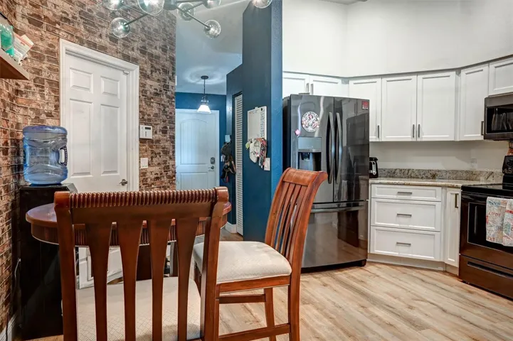 Kitchen/Breakfast Area