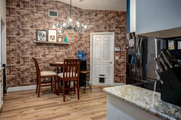 Kitchen/Breakfast Area