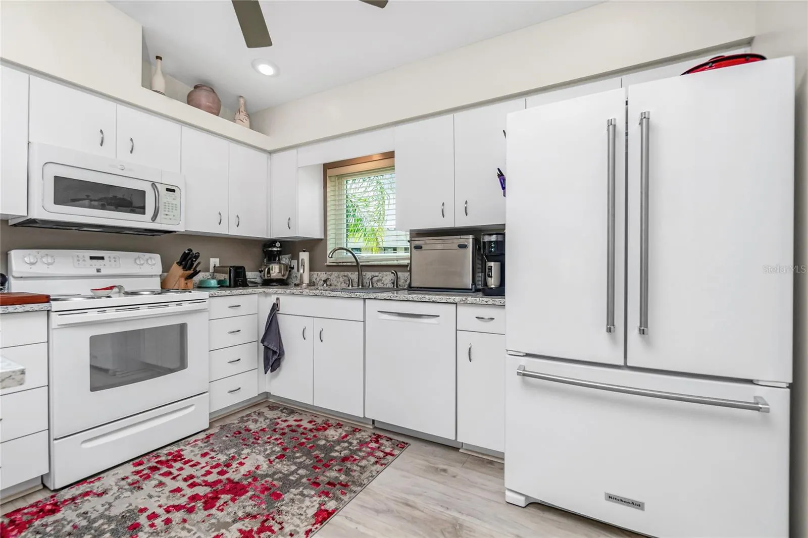 Beautiful Quartz countertops!