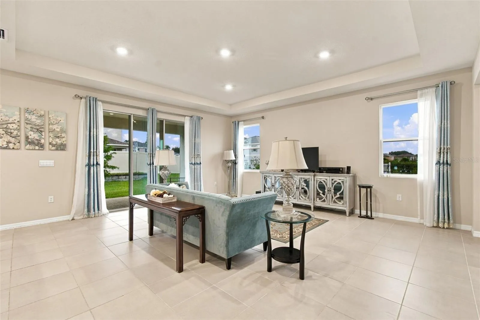 Glass slider exiting to back lanai