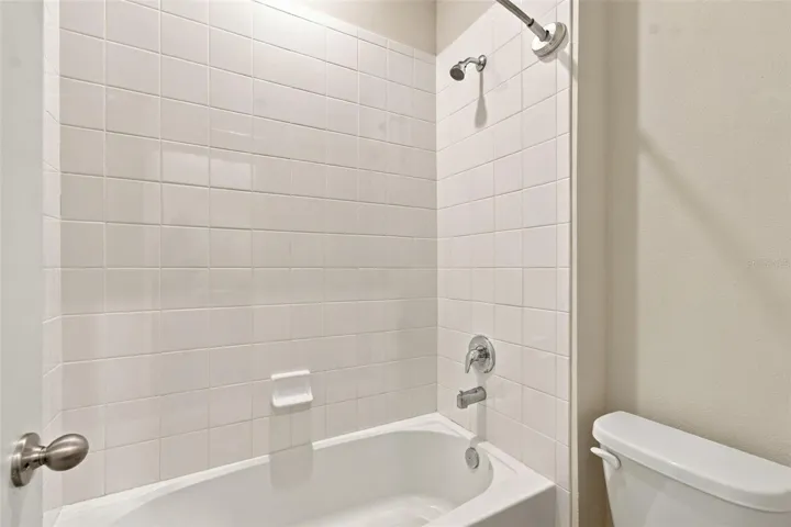 Full tub with enclosure