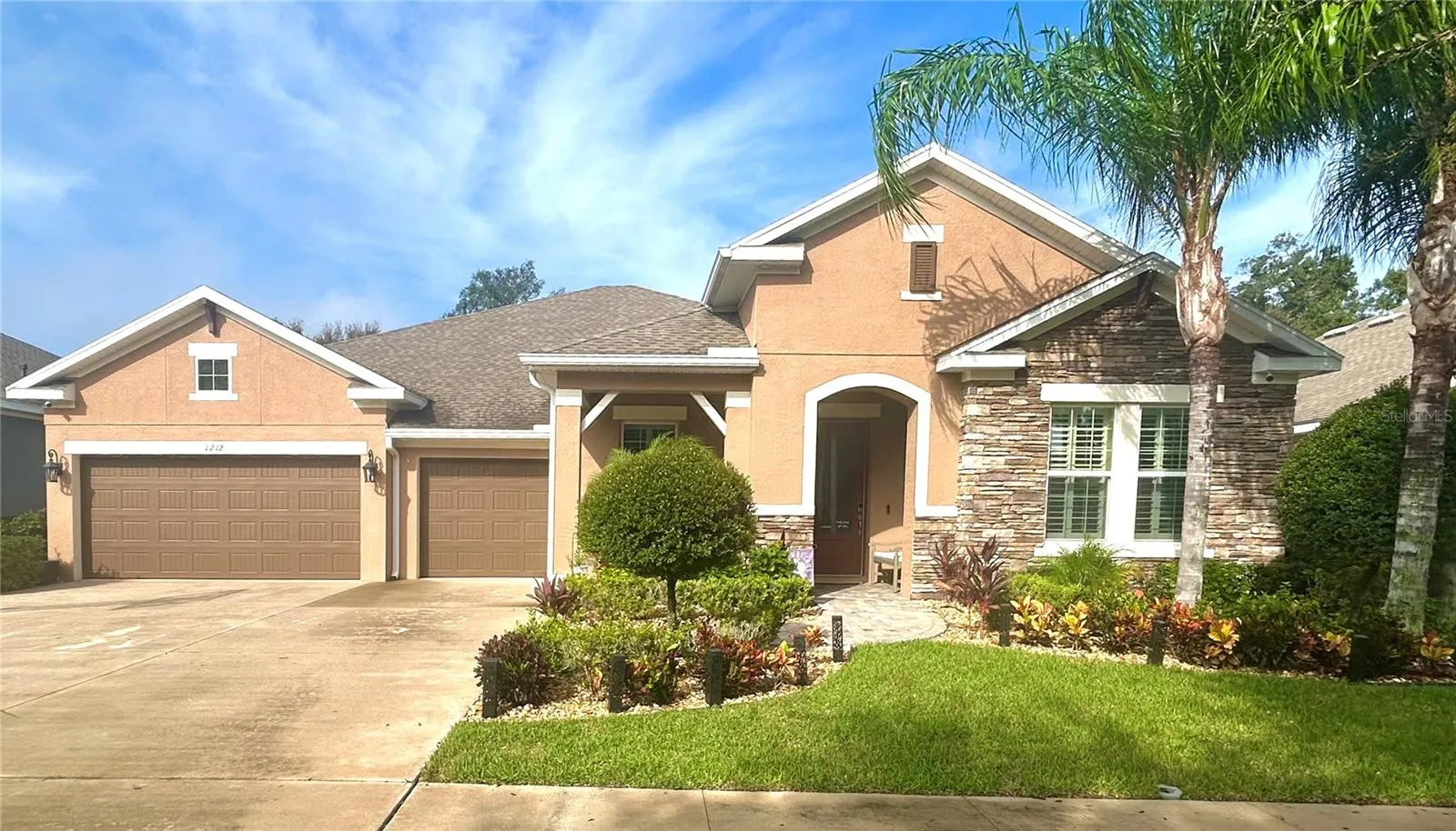 PRISTINE POOL HOME IN GATED COMMUNITY!