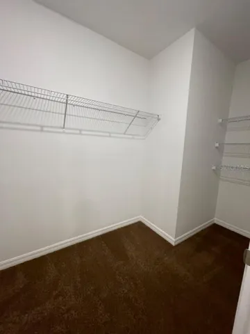 WALK IN CLOSET