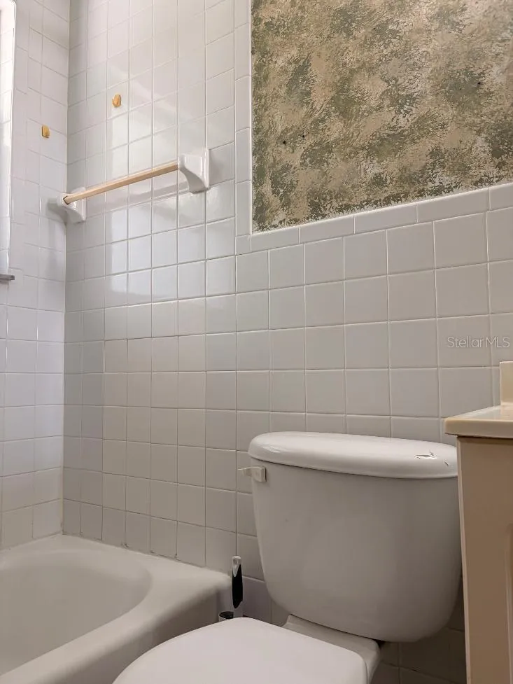 Main Bath, tub w/shower