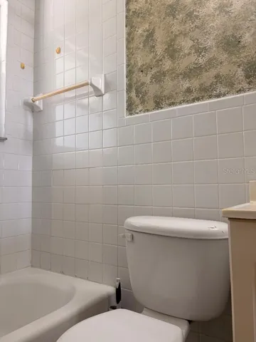 Main Bath, tub w/shower