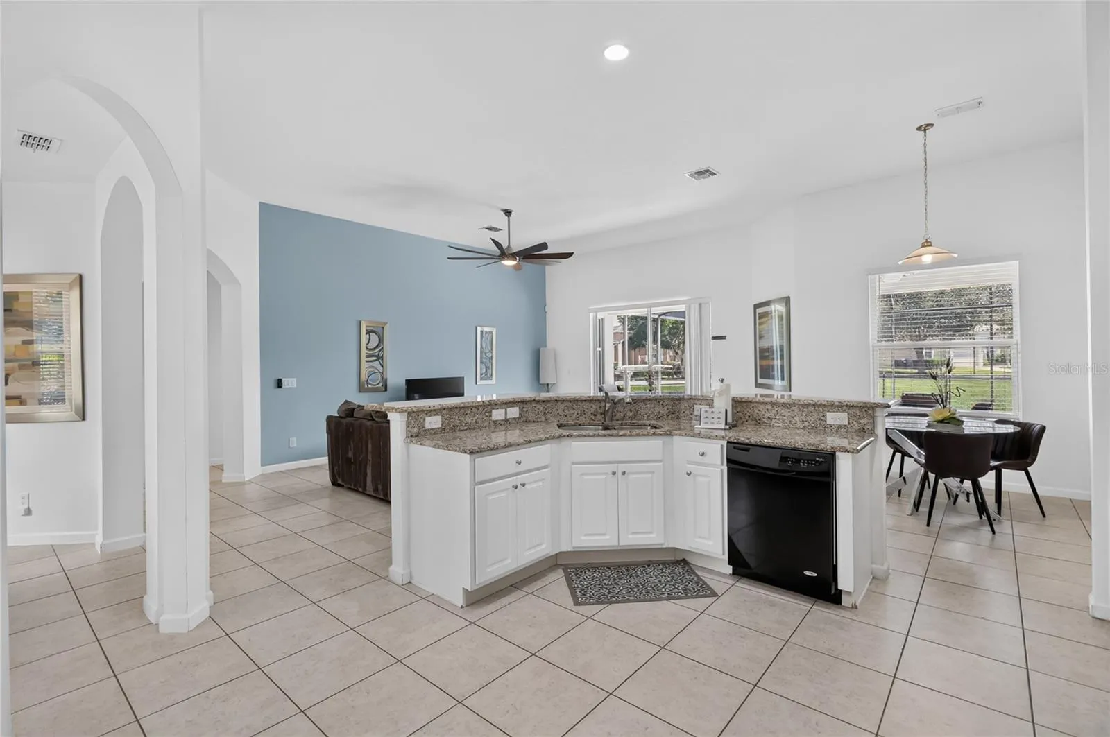 Large breakfast bar/island