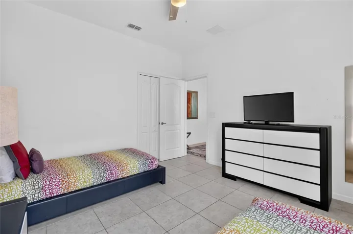 Plenty of space.  Could add more space with bunk beds here