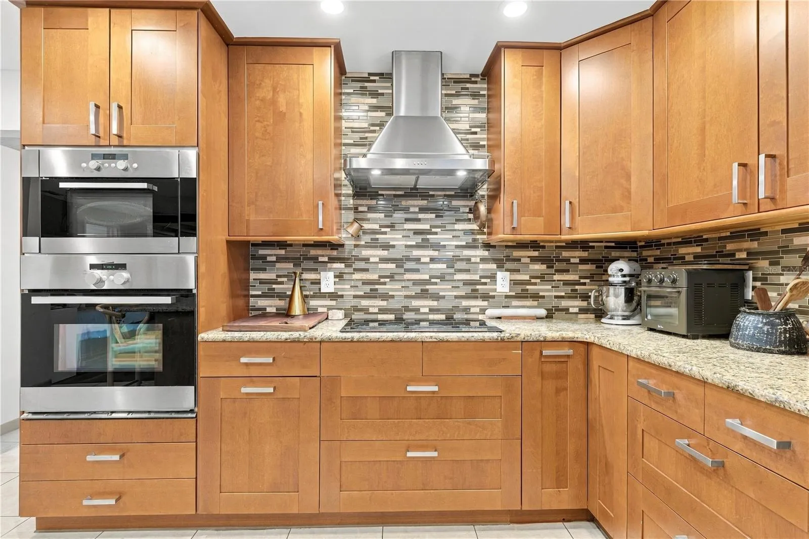 Kitchen cooktop and built in oven and microwave