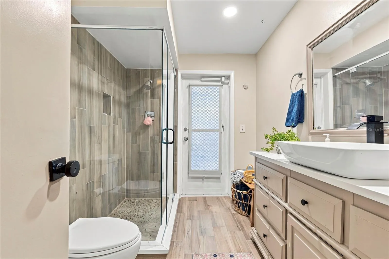 Bathroom 3 leading to pool patio