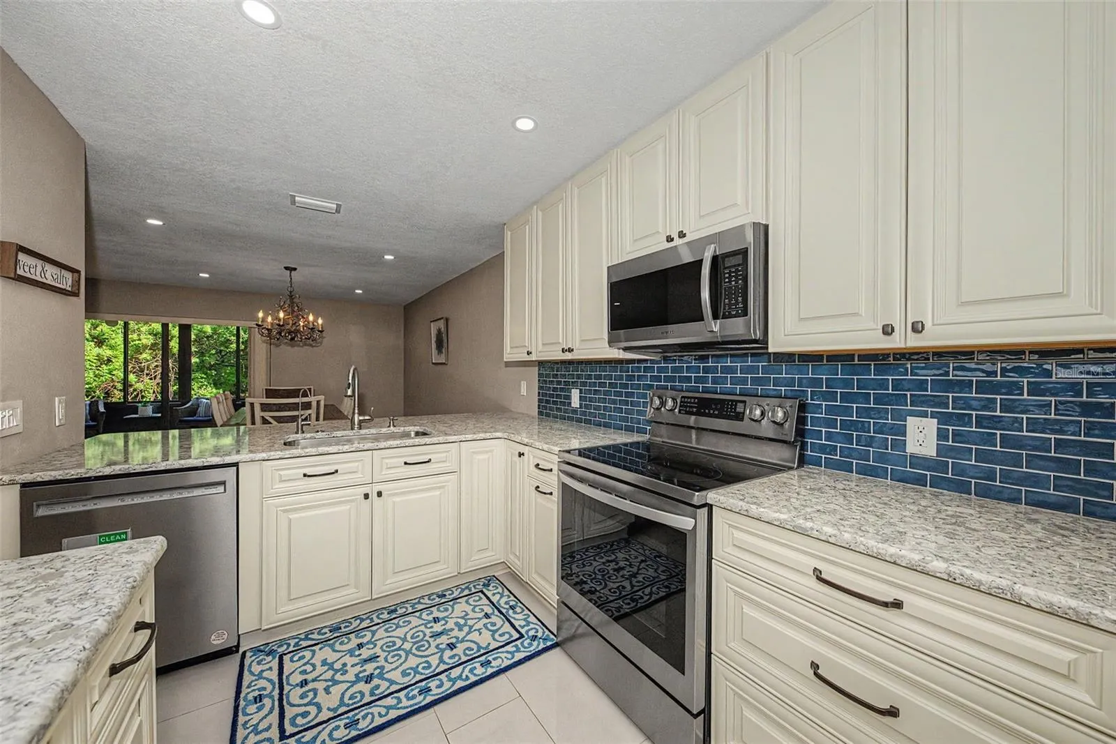 Kitchen w/reverse osmosis system