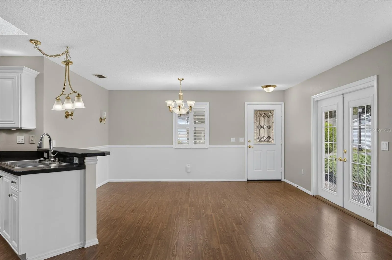 BREAKFAST BAR - A pony bar counter links the KITCHEN and DINING ROOM, with space for casual seating.