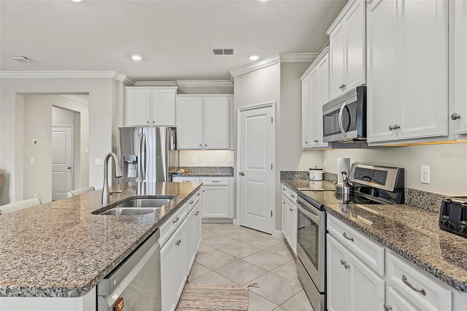 Light and Bright with tons of cabinets
