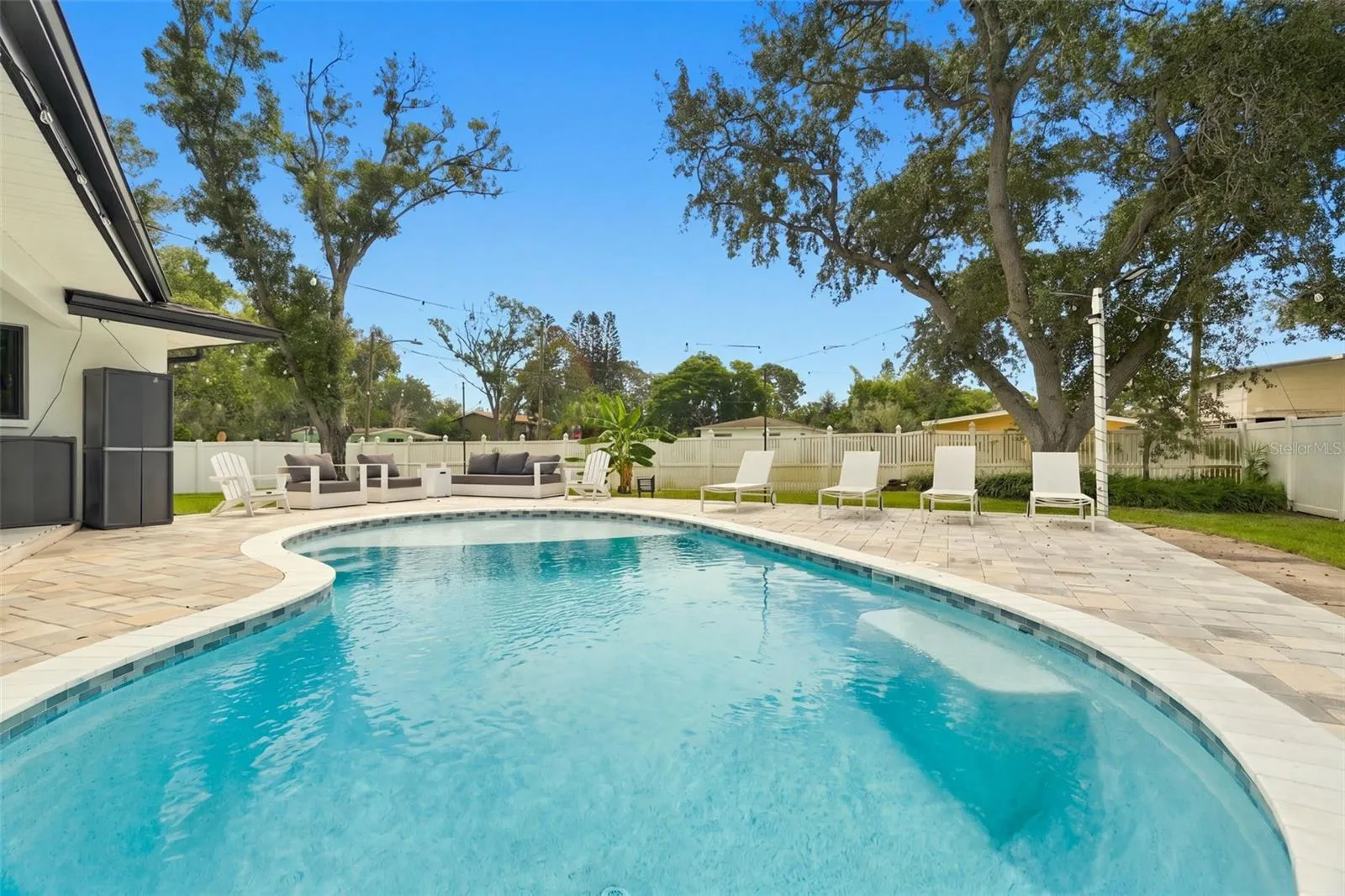 Gorgeous Saltwater Pool with Sun Shelf