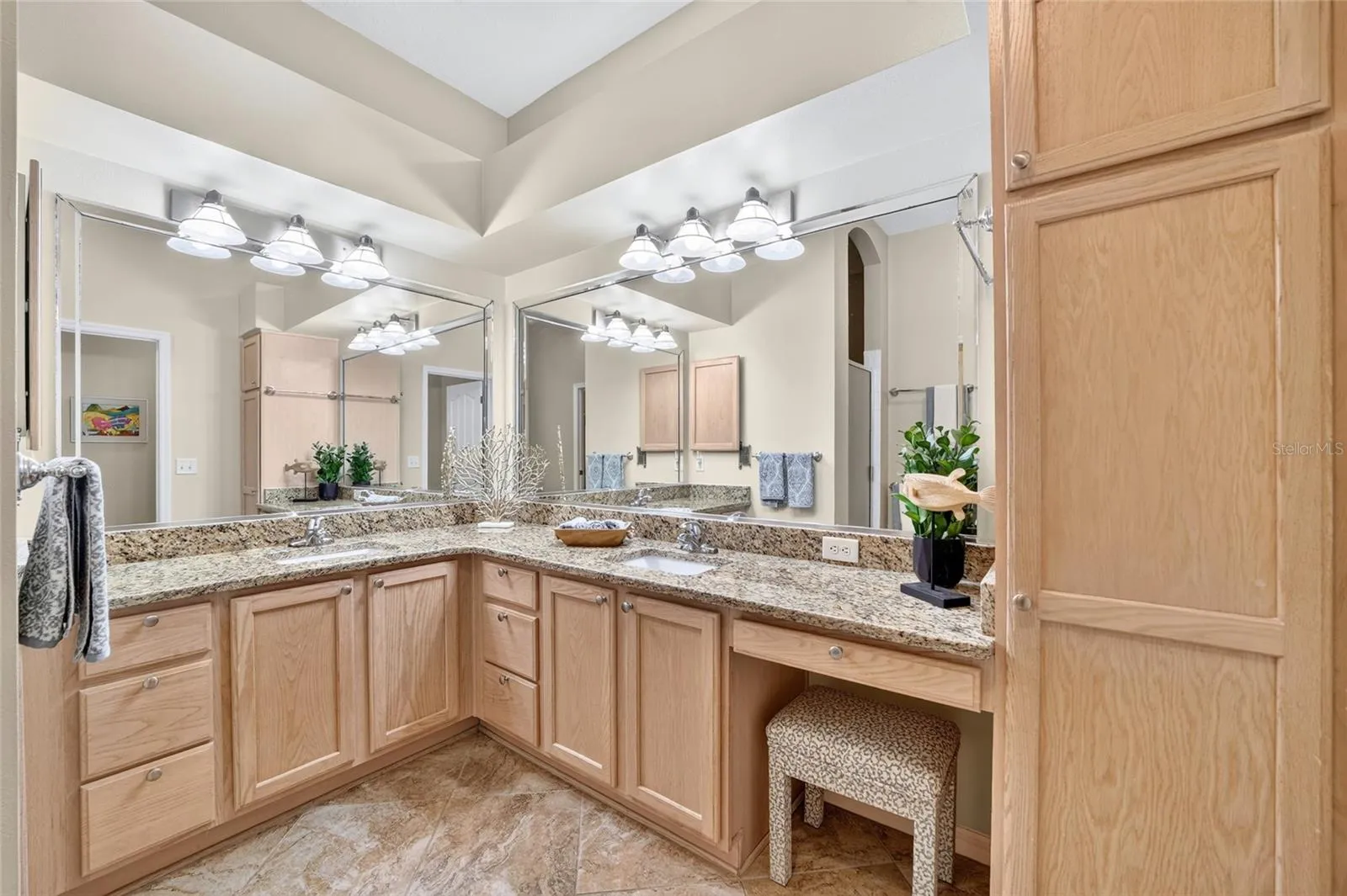 Primary Dual Vanities