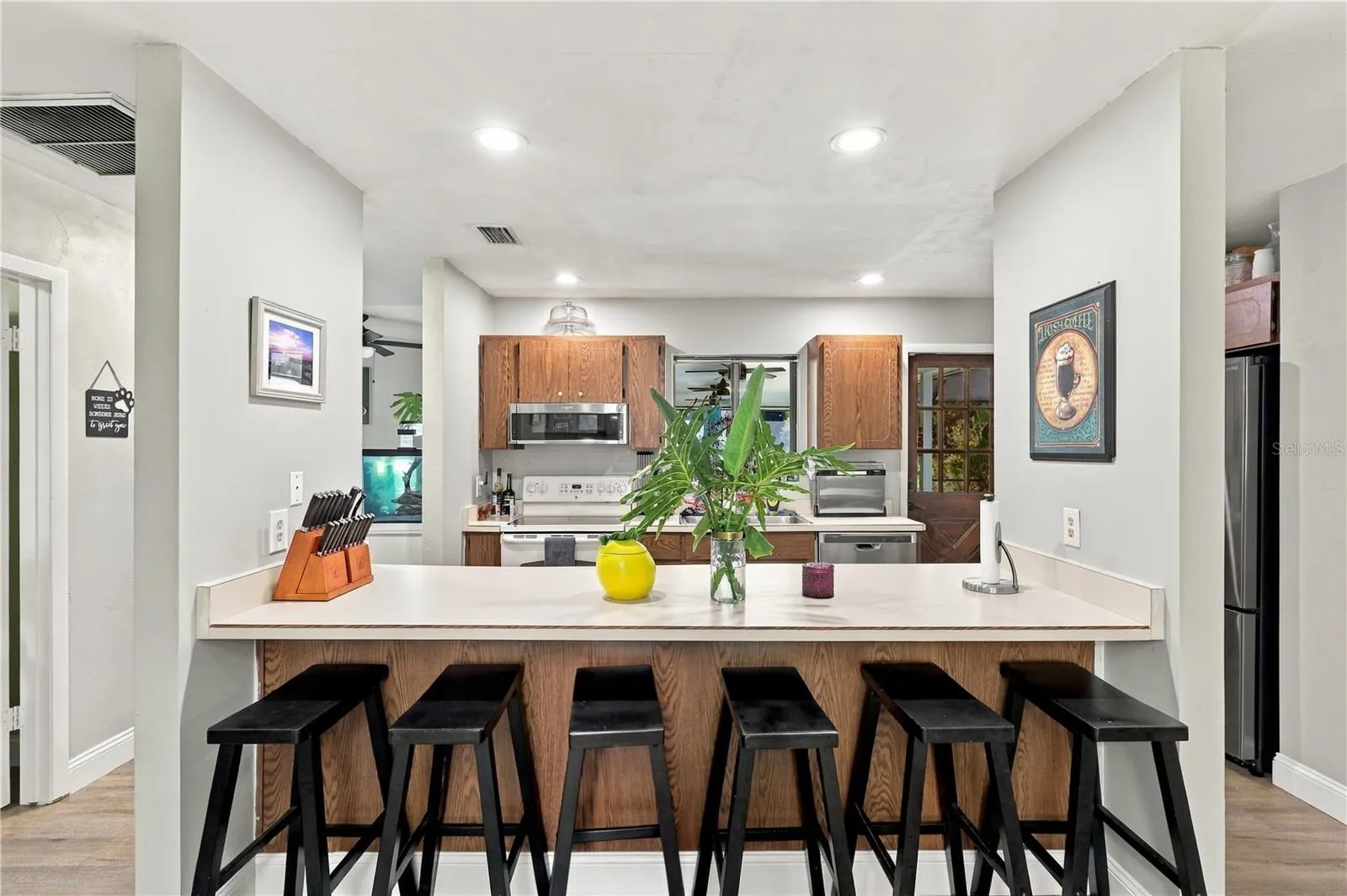 Breakfast Bar/Kitchen