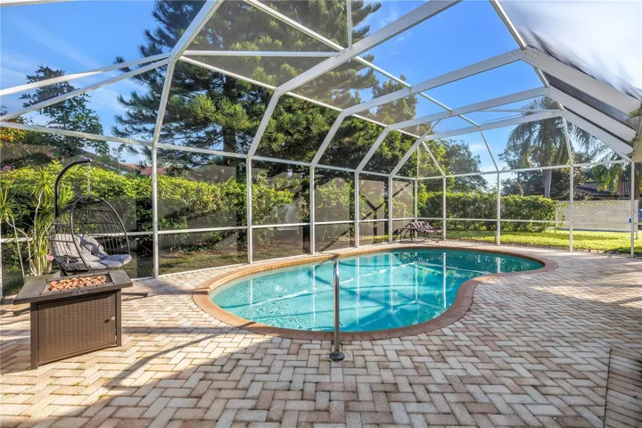 Screened-in Pool